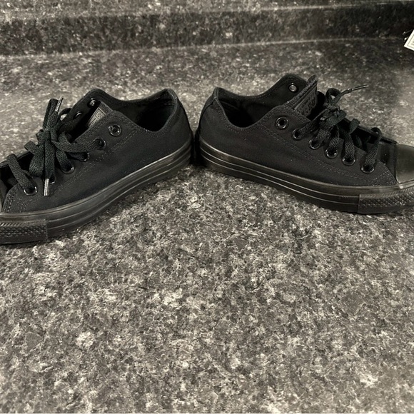 Converse Black Low Top Sneakers Women’s Size 7 Men’s Size 5 - Picture 6 of 8